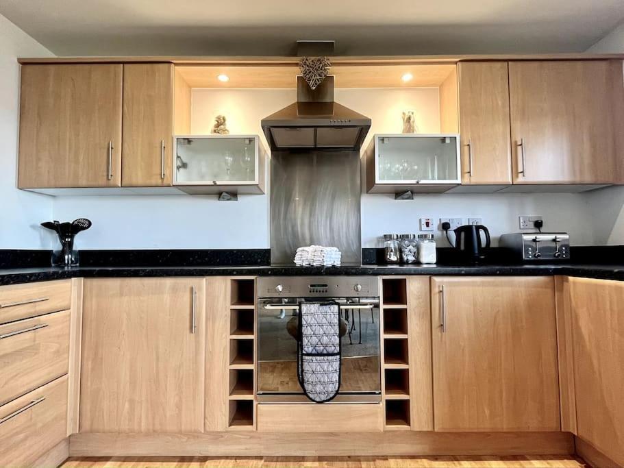 Beachfront Bliss With Spectacular Views Llanelli Exterior foto
